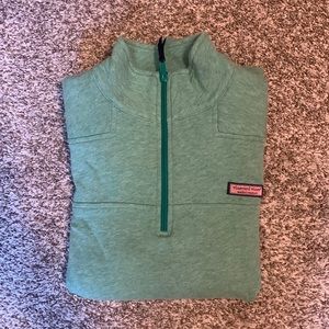 Vineyard Vines 1/4 zip pullover with lightly padded shoulders. Women’s sz small